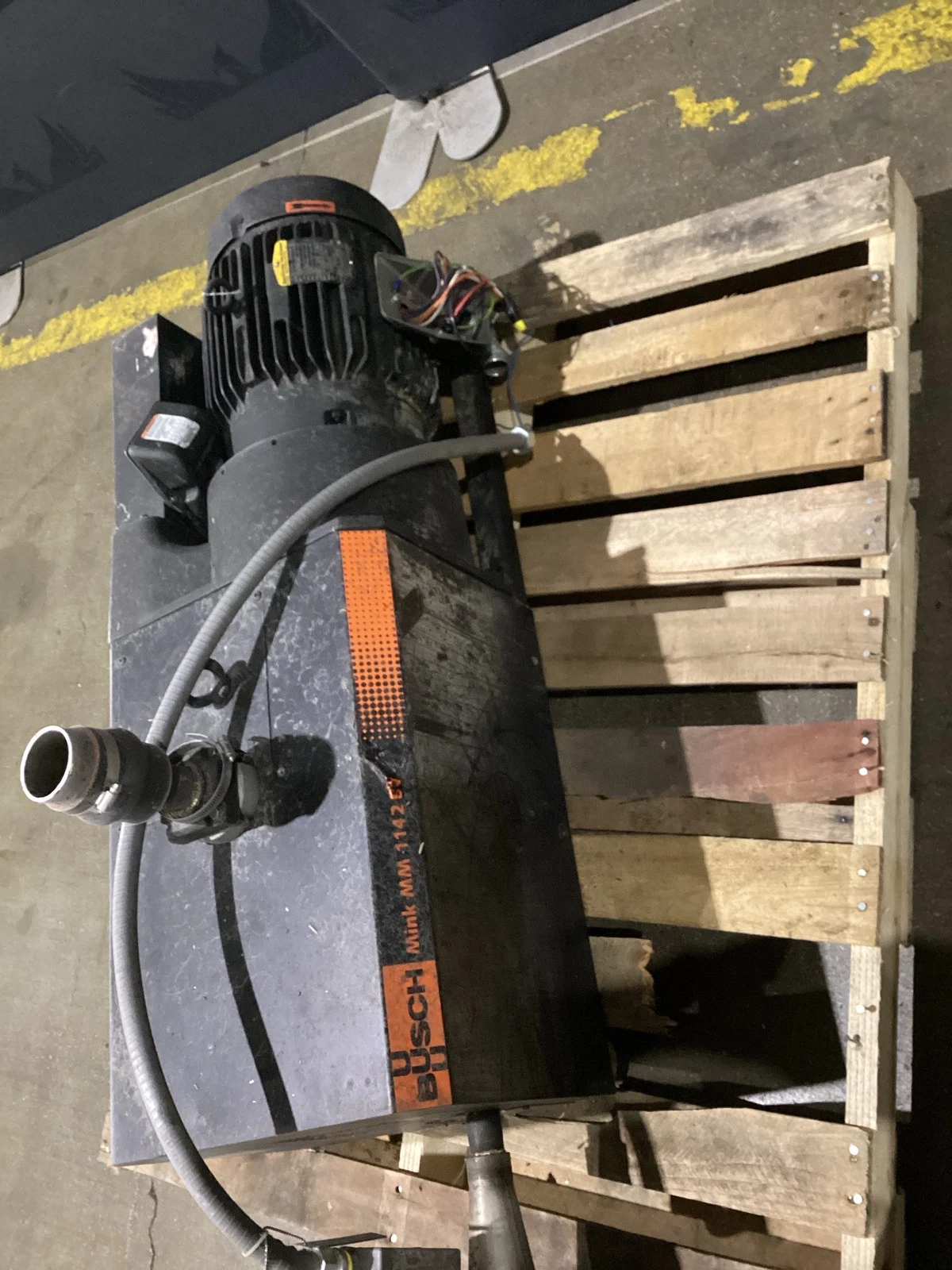 BUSCH MM 1142 BV Vacuum Pump USED - Image 5