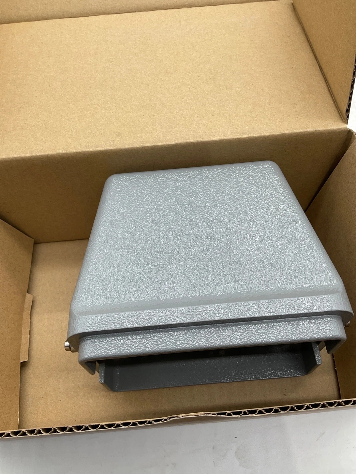 HARTING 19300480548 Han B Hood Side Entry HC M40 Connector NEW - Image 3