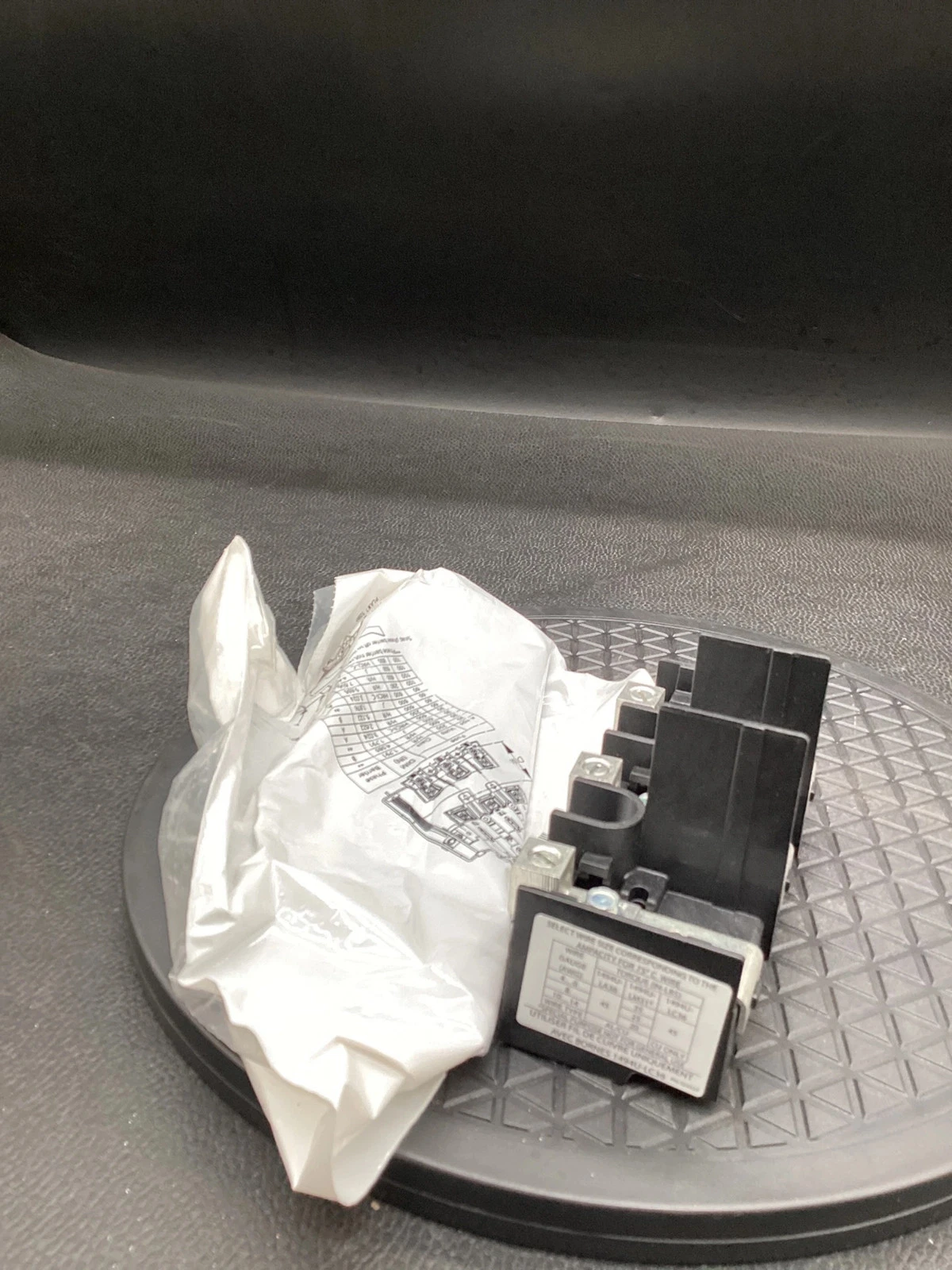 ALLEN BRADLEY 1494U-F30 Fuse Block NEW - Image 2
