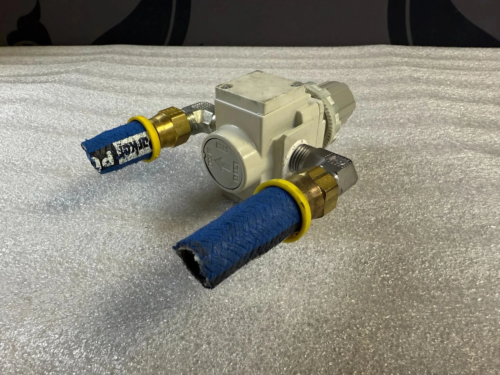 SMC AR20K-N02E-YZ-B Pressure Regulator USED - Image 3