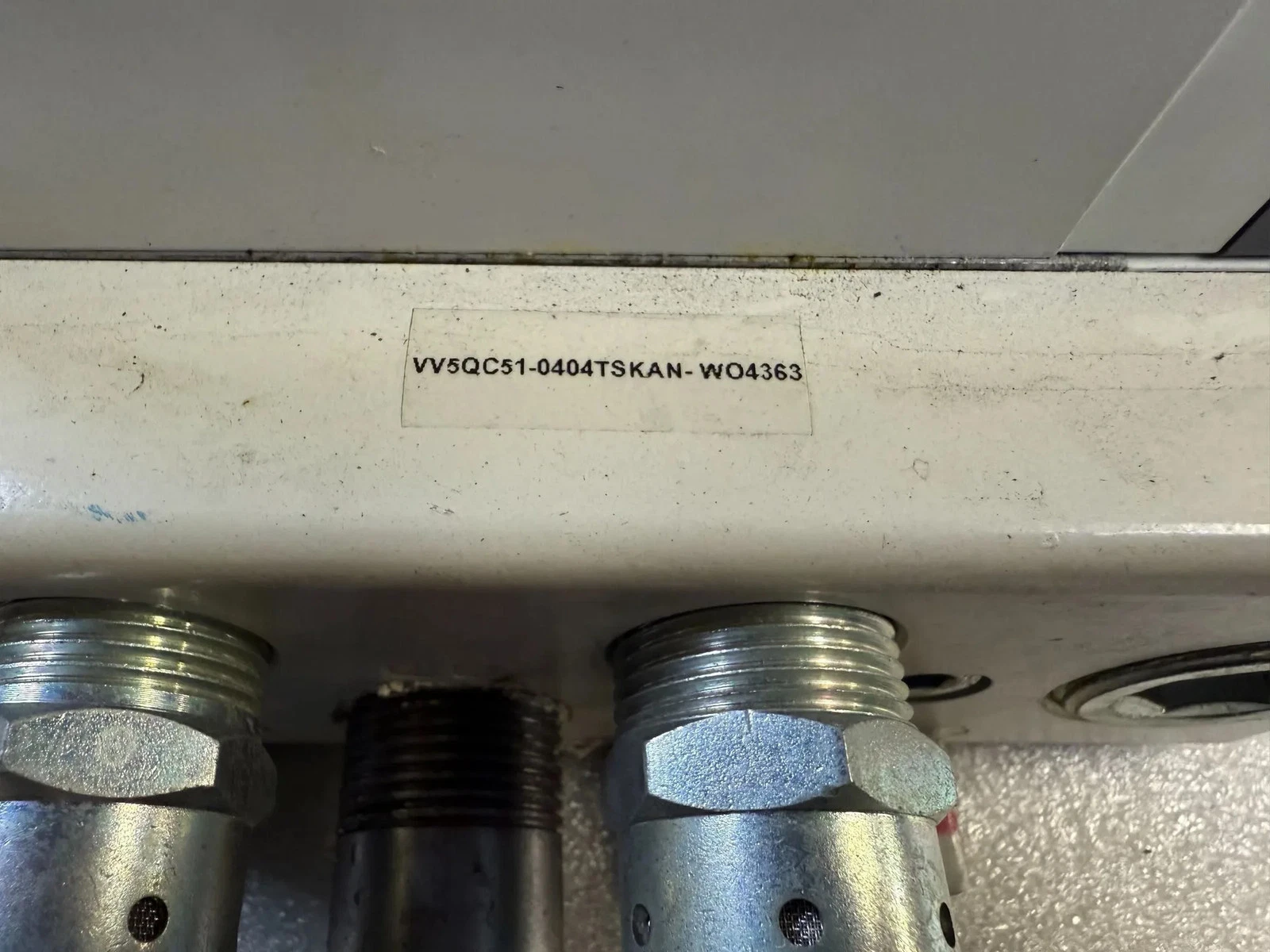 SMC VV5QC51-0404TSKAN Pneumatic Valve Manifold Assembly USED - Image 5