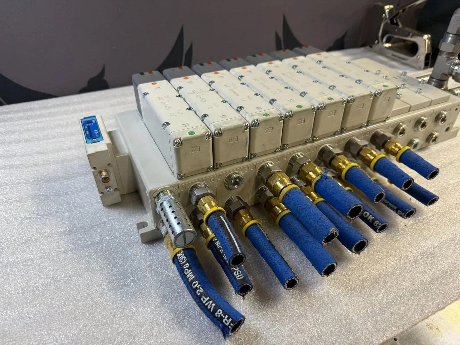 SMC VV5QC51-0404TSKAN Pneumatic Valve Manifold Assembly USED - Image 2
