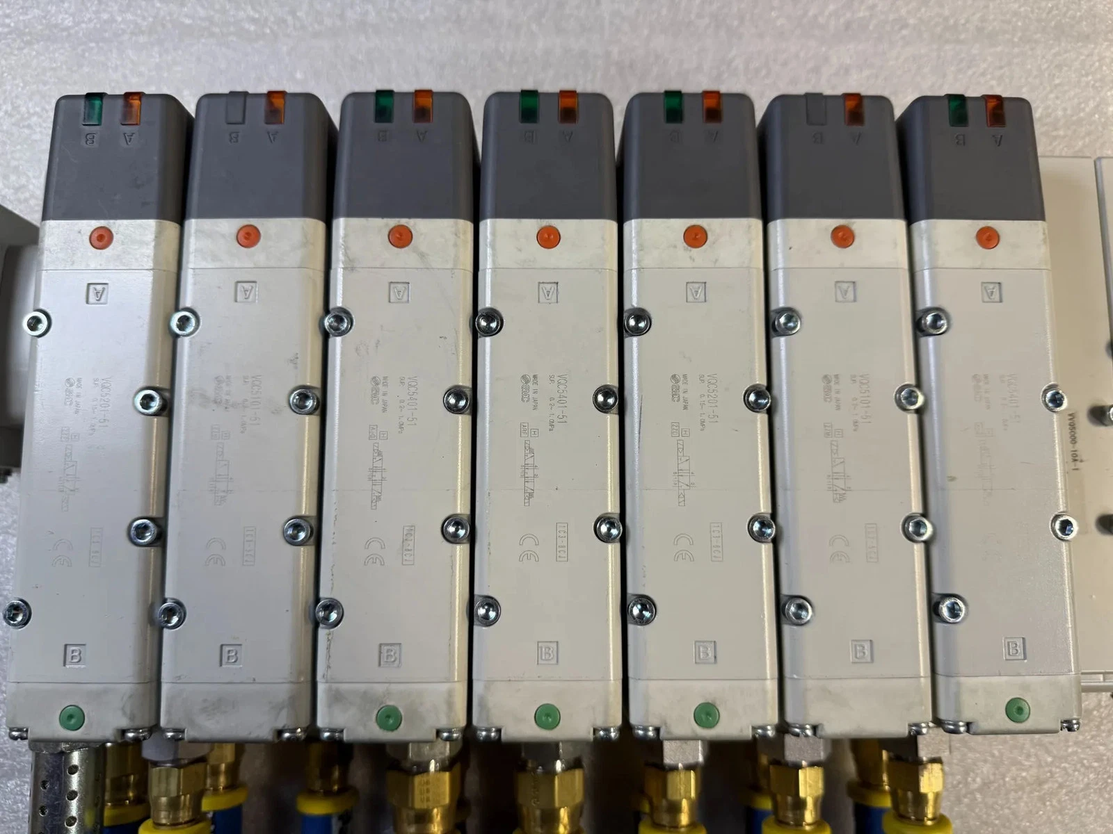 SMC VV5QC51-0404TSKAN Pneumatic Valve Manifold Assembly USED - Image 4