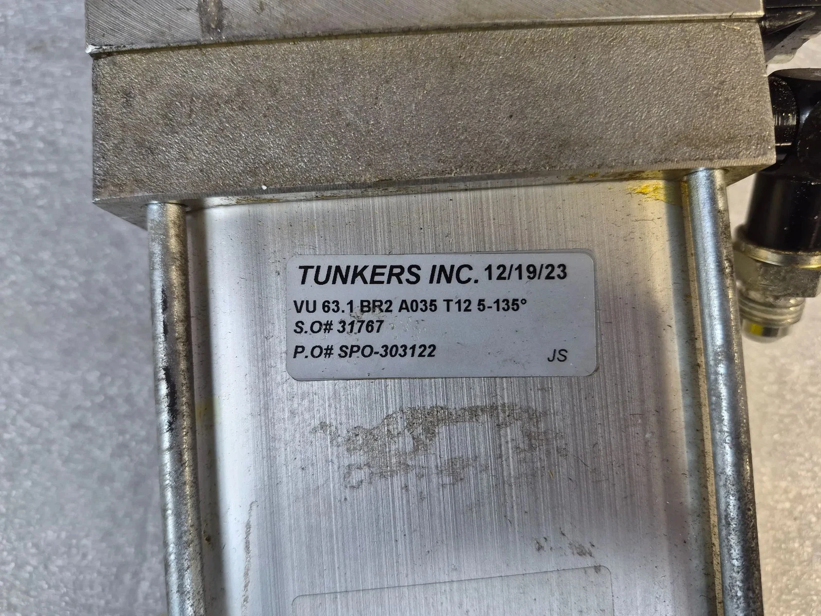 TUNKERS VU 63.1 BR2 A035 T12 5-135Â° Pneumatic Clamp USED - Image 5