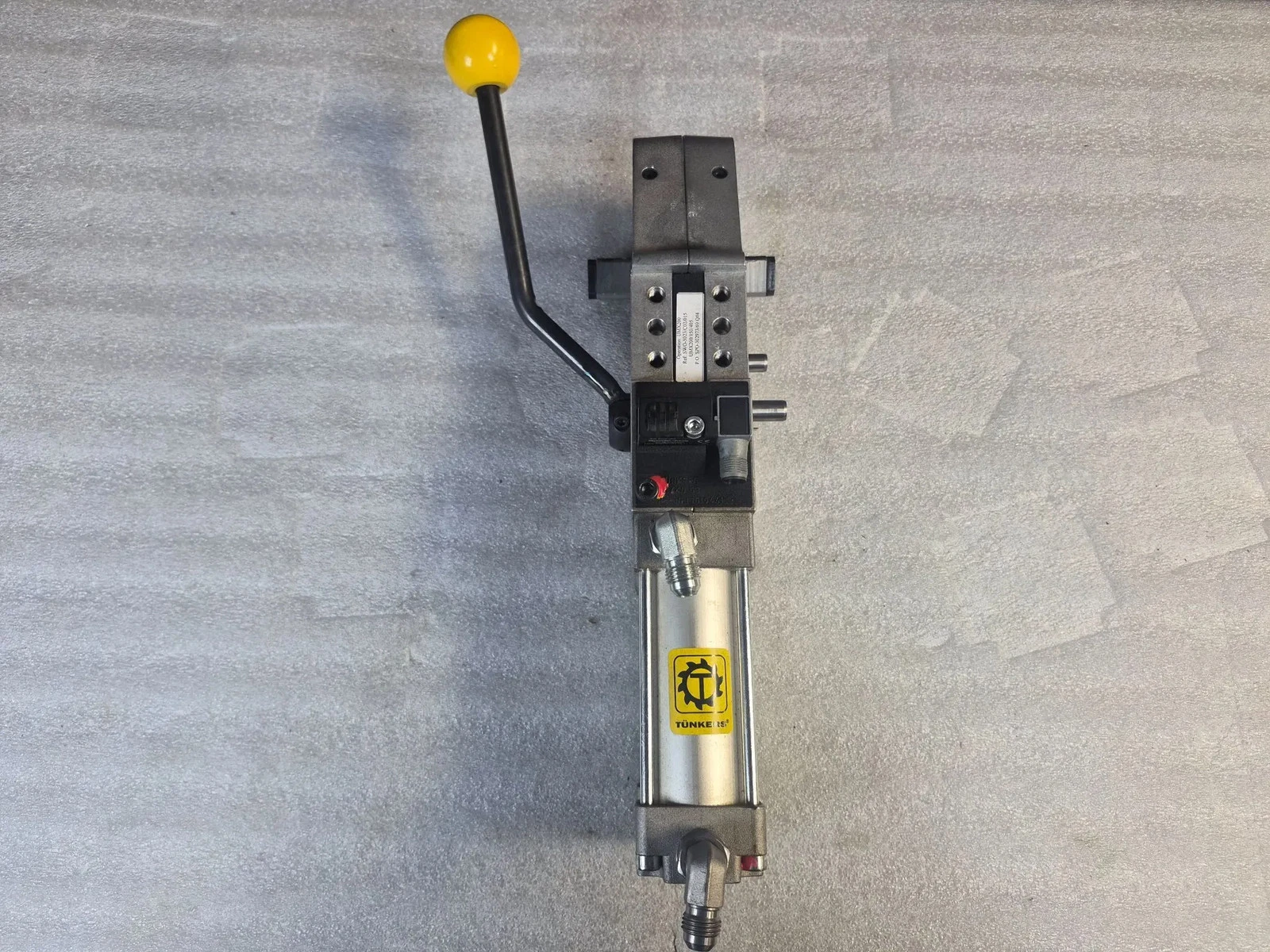 TUNKERS VU 63.1 BR2 Z A035 T12 5-120Â° Pneumatic Clamp USED - Image 2