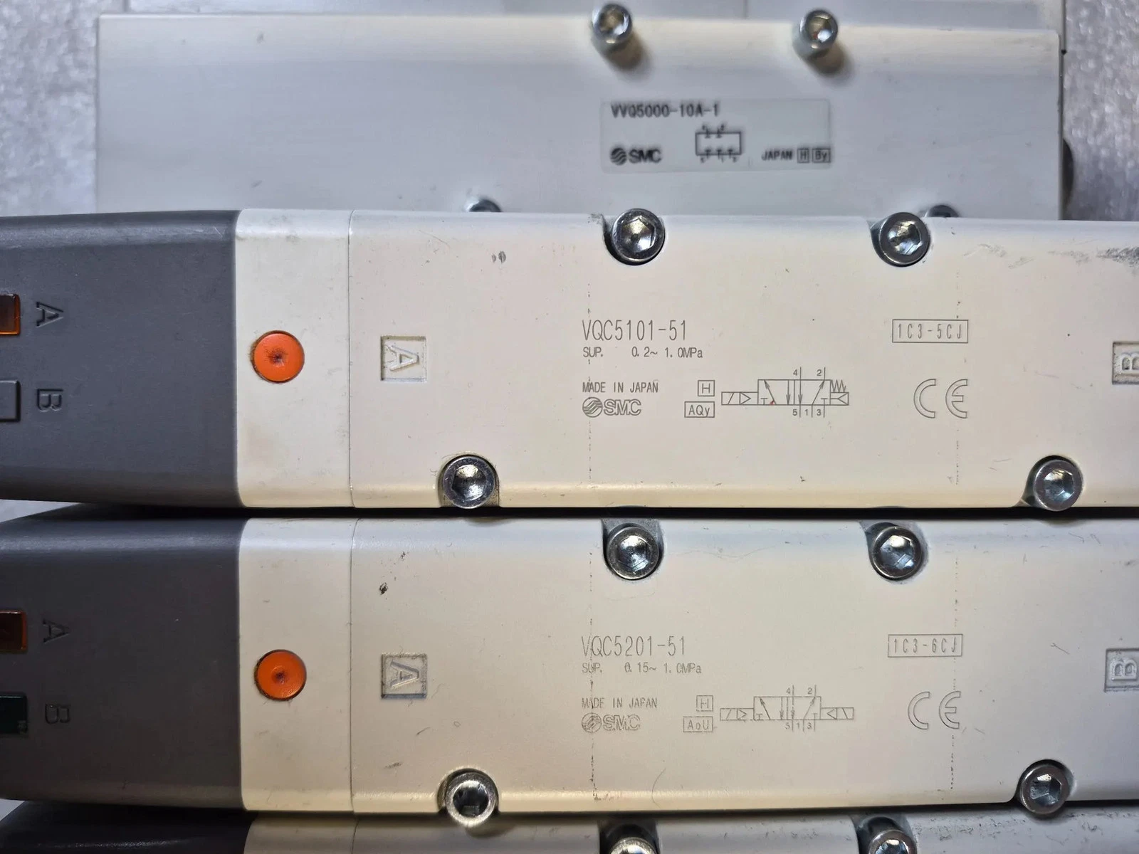 SMC VV5QC51-0604TSKAN Pneumatic Valve Manifold Assembly USED - Image 2