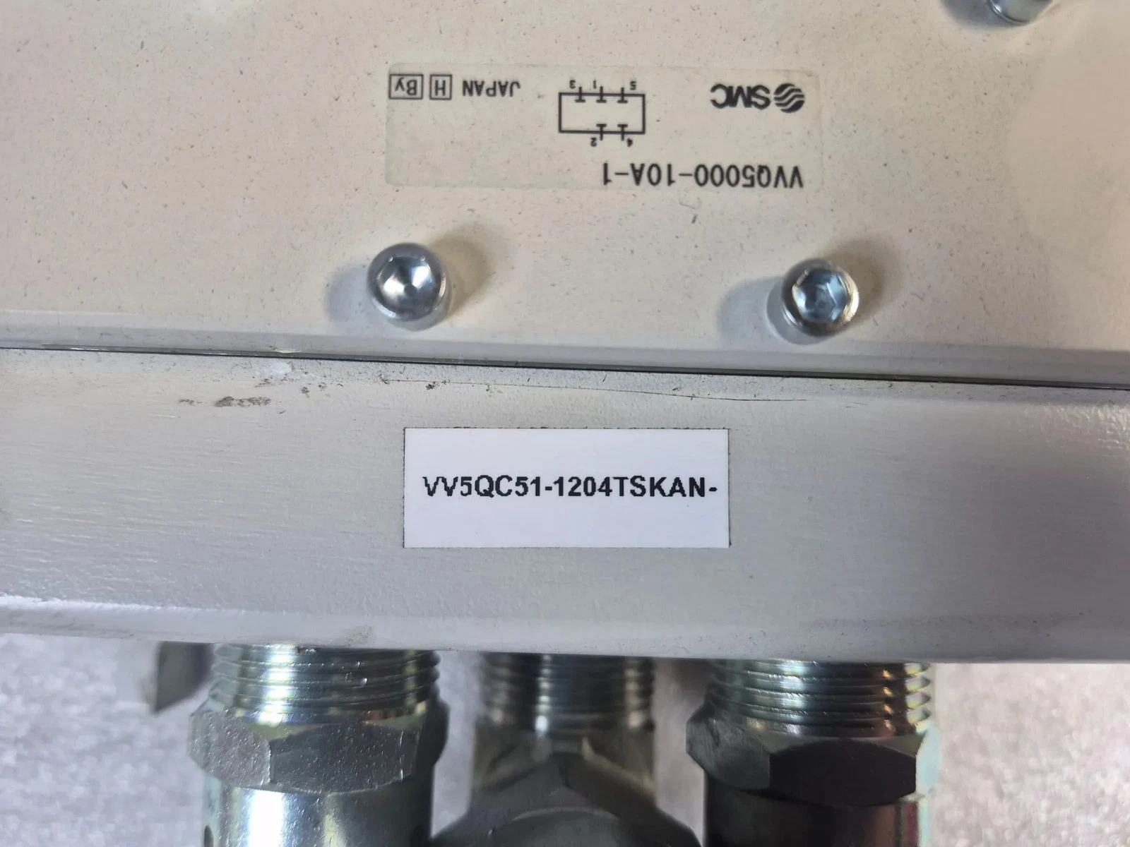 SMC VV5QC51-1204TSKAN Pneumatic Valve Manifold IO-Link USED - Image 4
