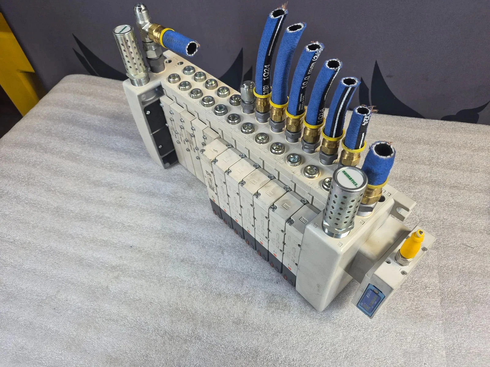 SMC VV5QC41-1203TSKAN Pneumatic Valve Manifold IO-Link USED - Image 2
