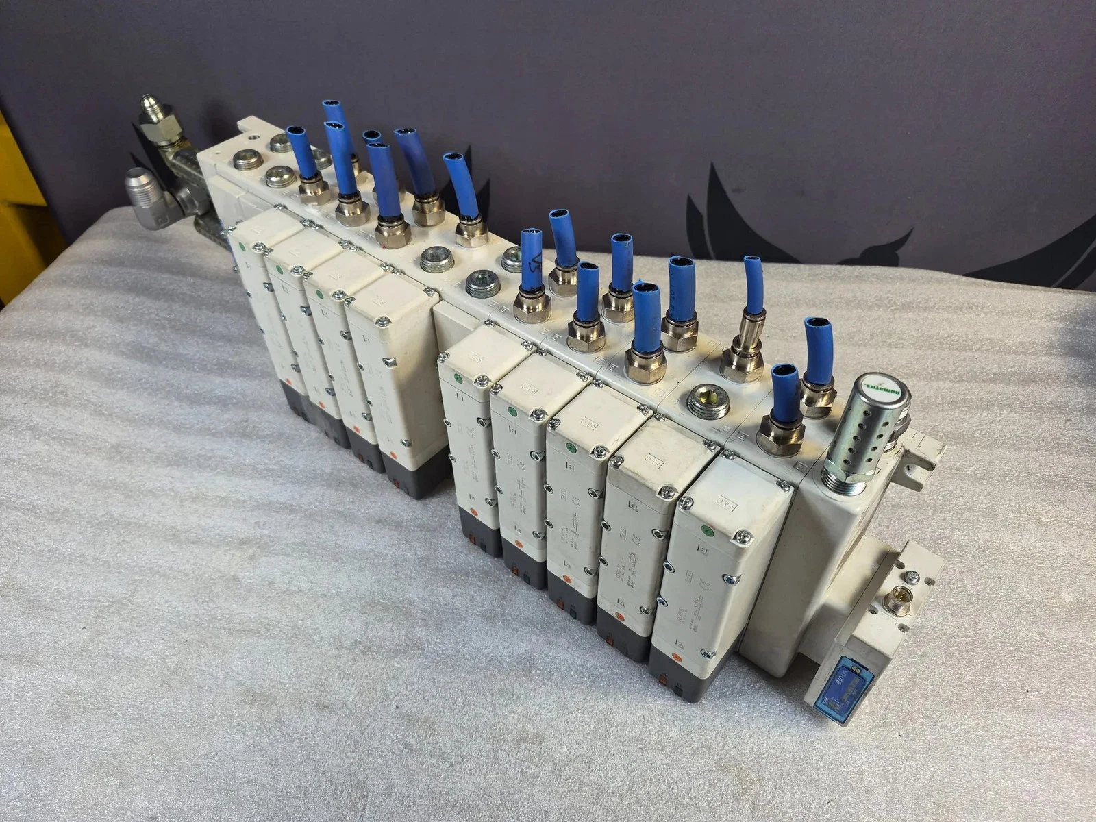 SMC VV5QC51-1204TSKAN Pneumatic Valve Manifold IO-Link USED - Image 2