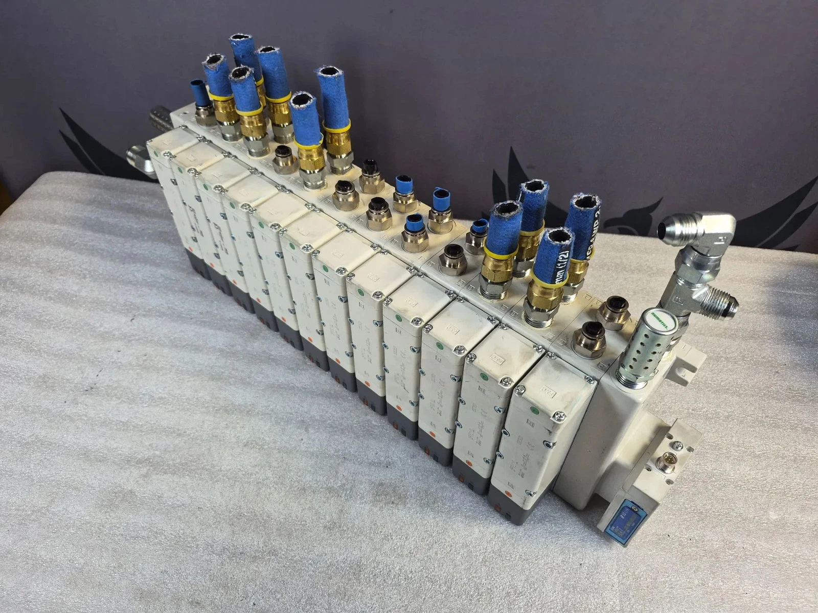 SMC VV5QC51-1204TSKAN Pneumatic Valve Manifold IO-Link USED - Image 2