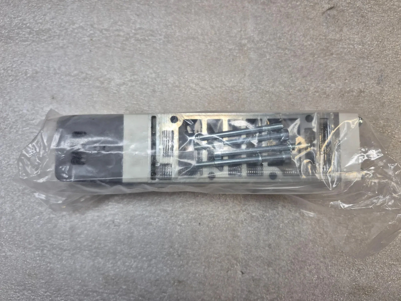 SMC VQC5201-51 Solenoid Valve NEW - Image 3