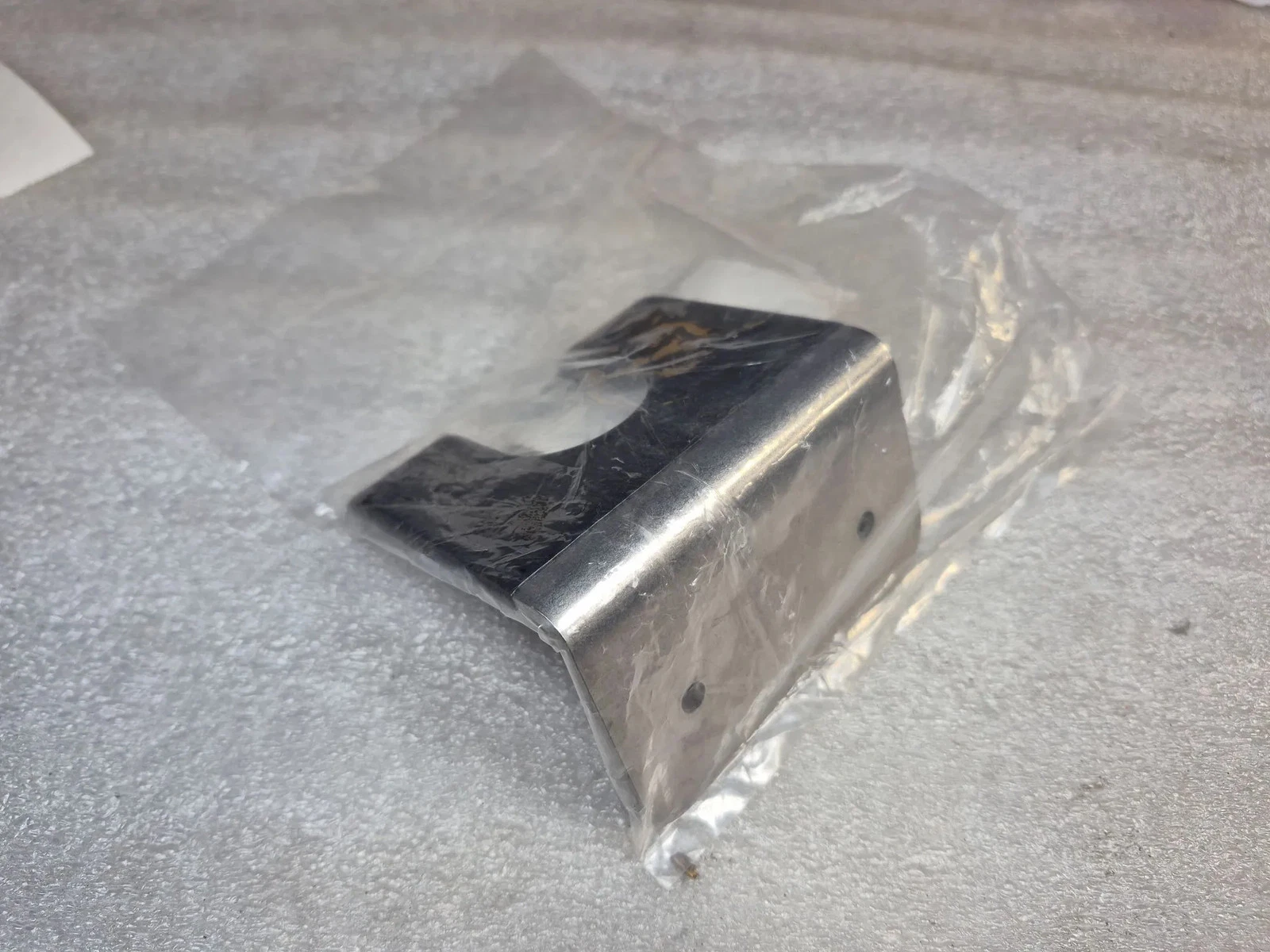 ALLEN BRADLEY 440J-A00N Guardmaster Safety Switch Mounting Bracket NEW - Image 2