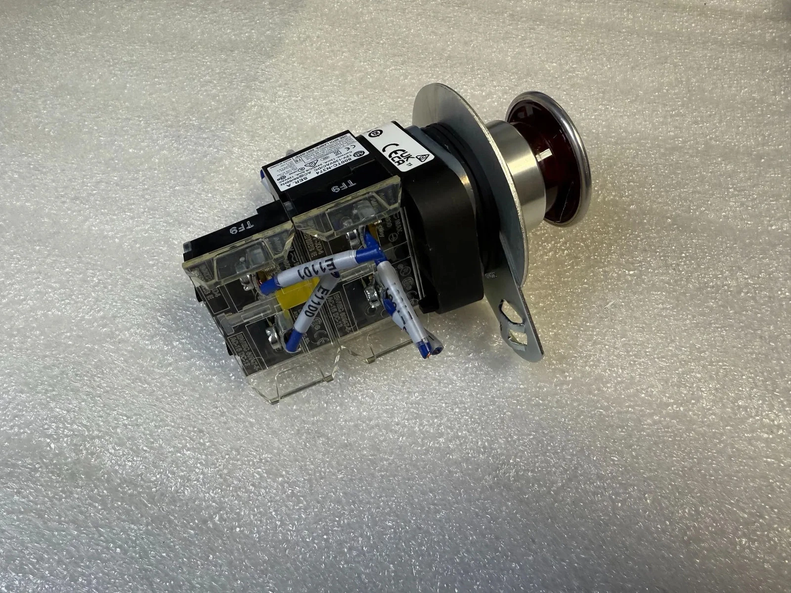 ALLEN BRADLEY 800T-FXQH2RA5 Emergency Stop Pushbutton Switch USED - Image 4