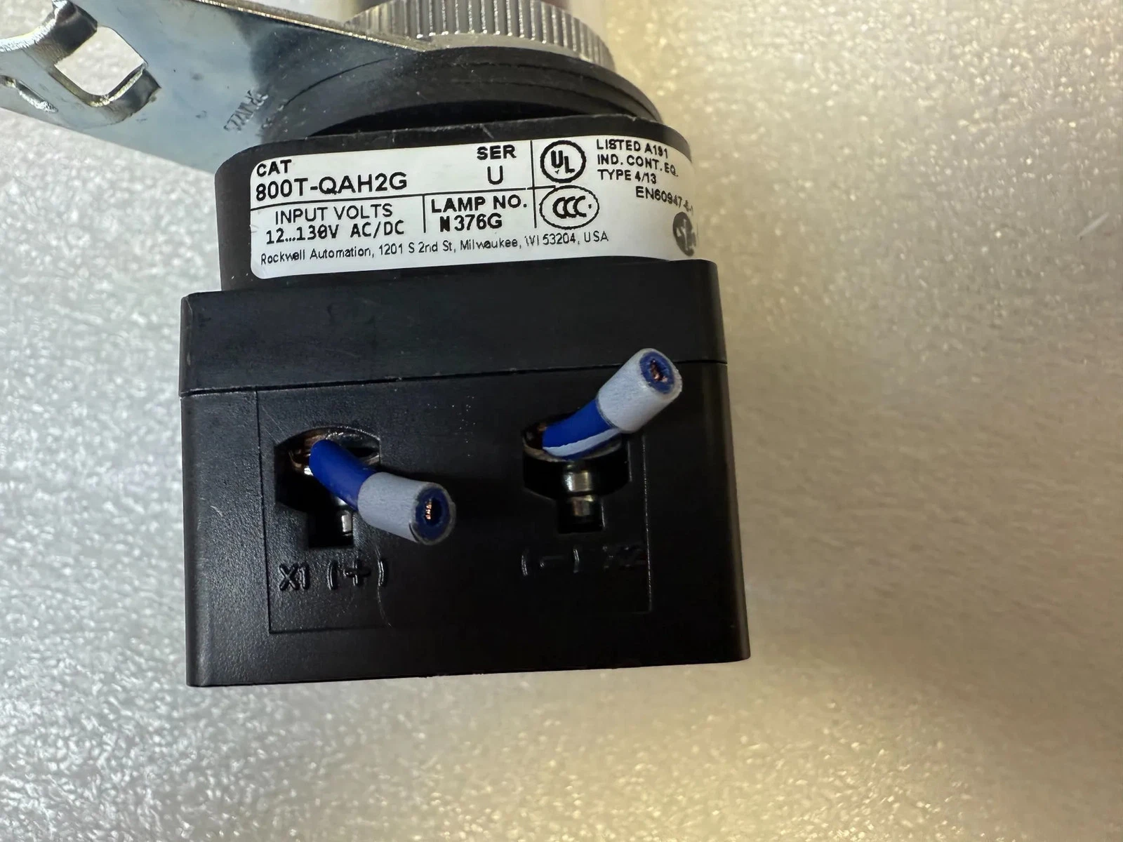 ALLEN BRADLEY 800T-QAH2G Illuminated Pushbutton USED - Image 3