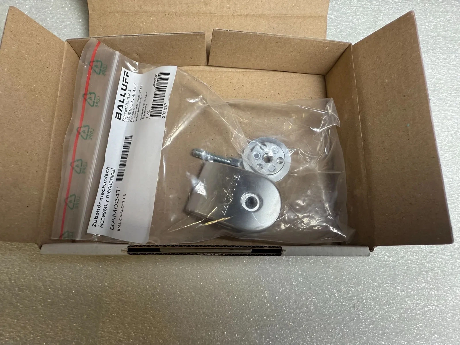 Balluff BMS CS-M-D12-BZ Sensor Mounting Clamp BAM024T NEW - Image 3