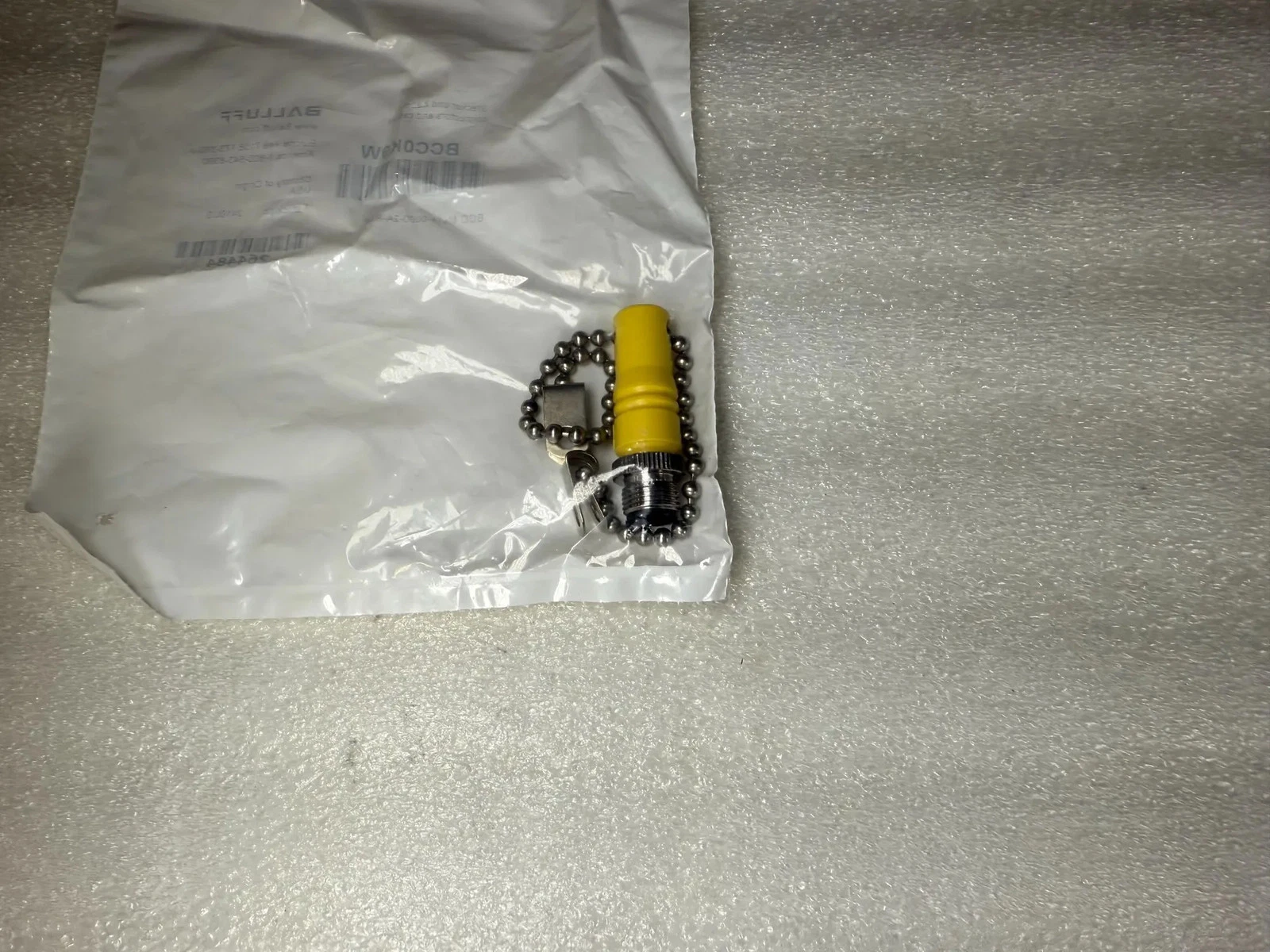 BALLUFF BCC M414-0000-2A-R07 M12 Protective Cap w/ Chain NEW - Image 2