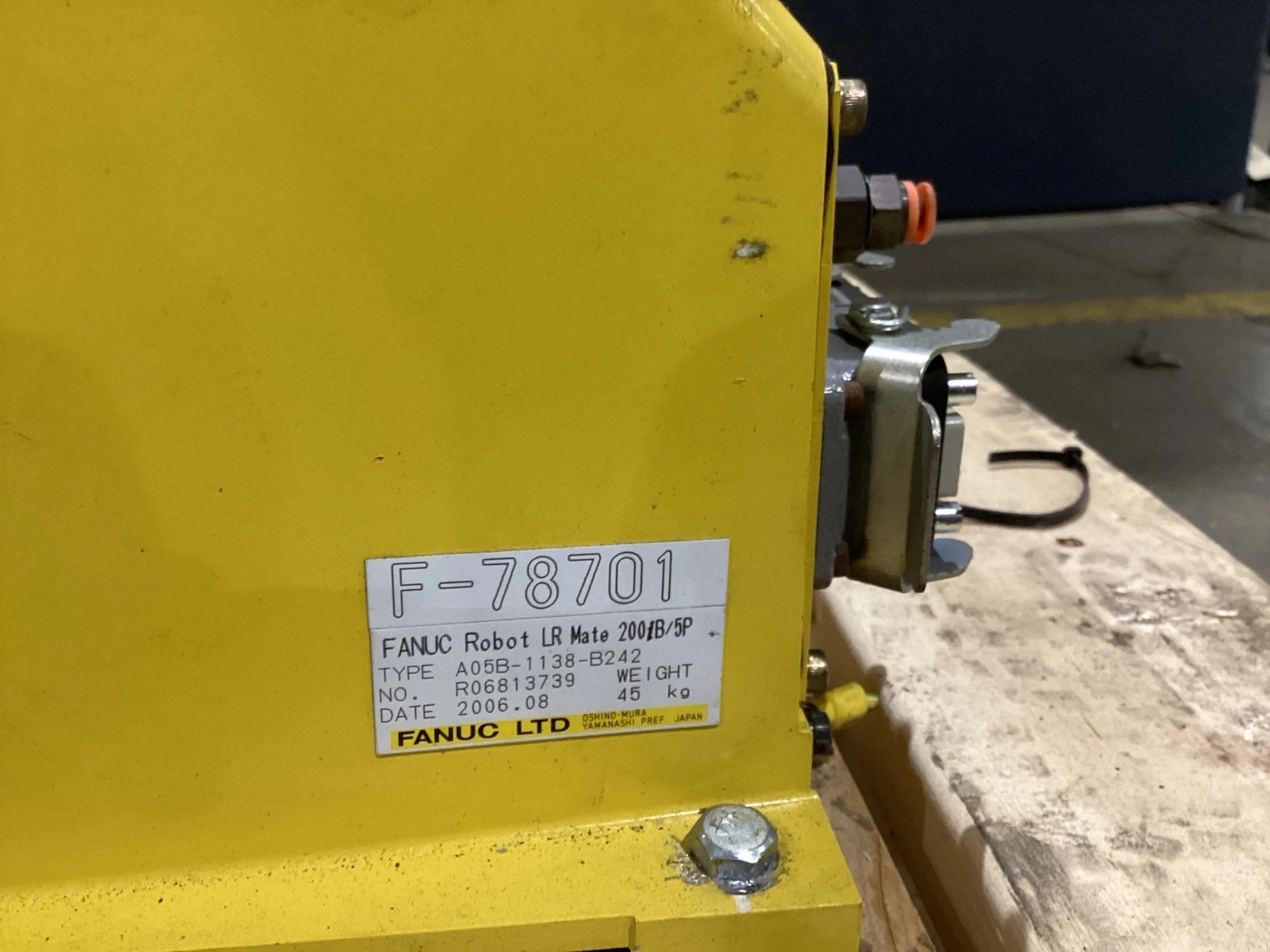 FANUC LR Mate 200iB/5P Complete with R-J3iB Mate Controller USED - Image 4