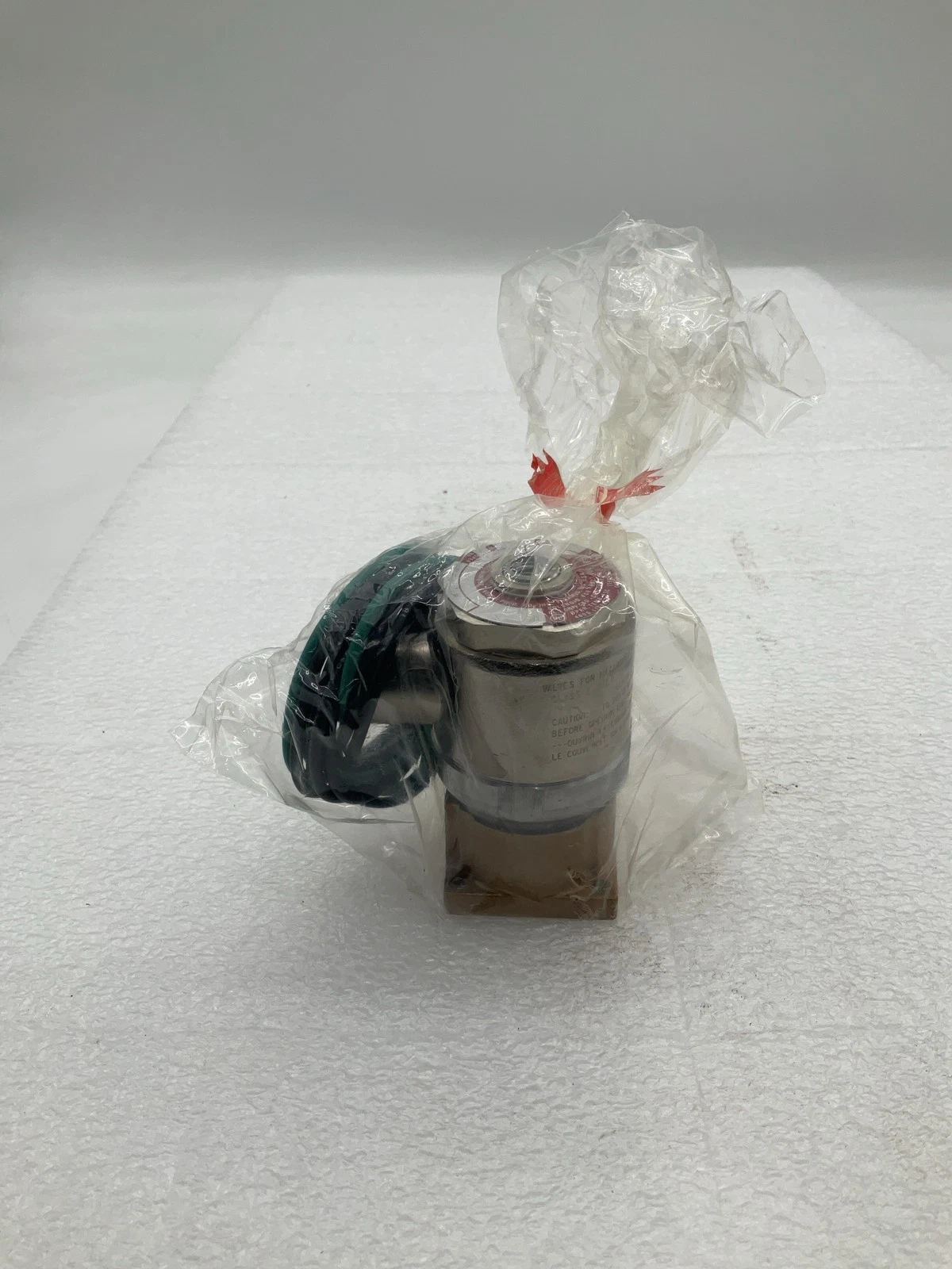 VERSA ESM-3011-44-XX-A120 Three-Way Solenoid Valve NEW - Image 3