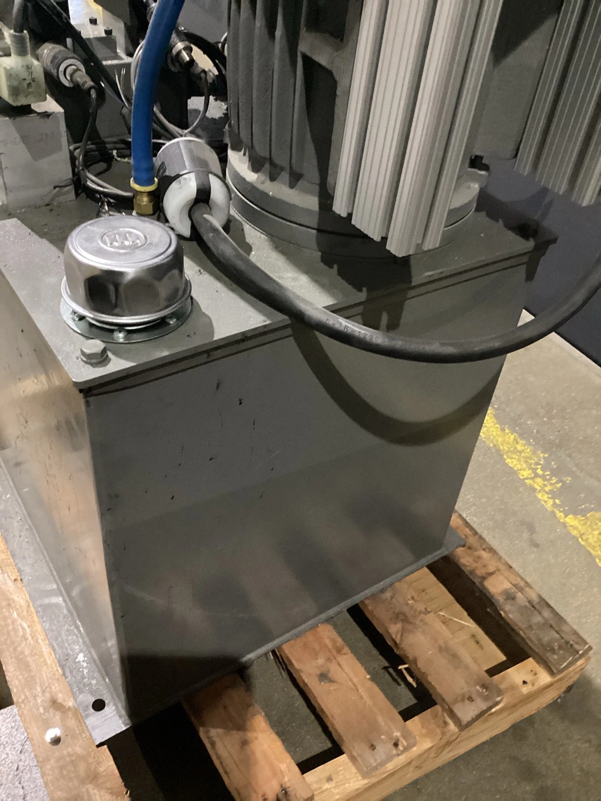 Bond Fluidaire BPU-102512-1 5 HP Hydraulic Power Unit USED - Image 4