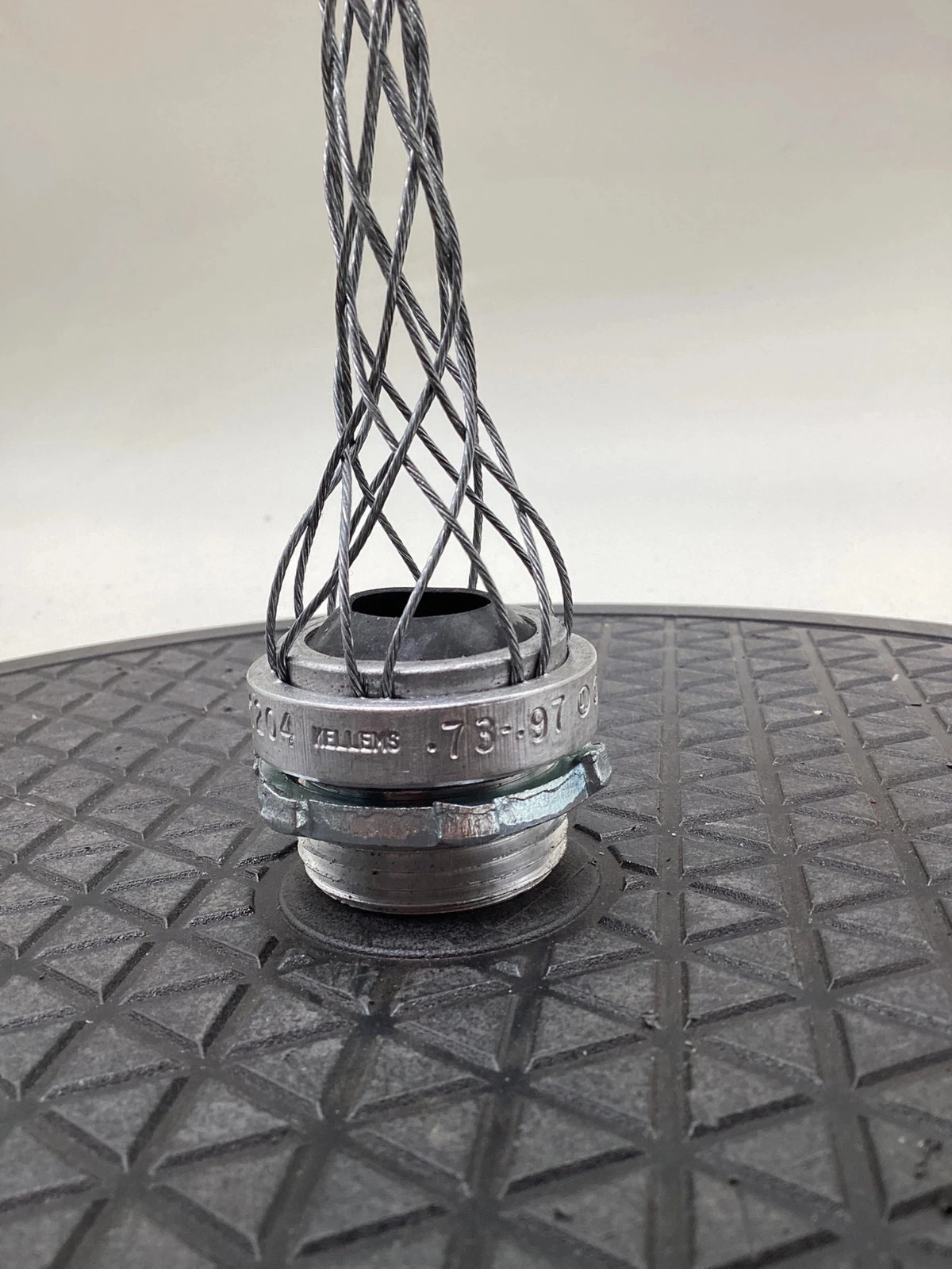 Kellems 073-03-1204.73-.97 Wire Mesh Strain Relief Grip USED - Image 3
