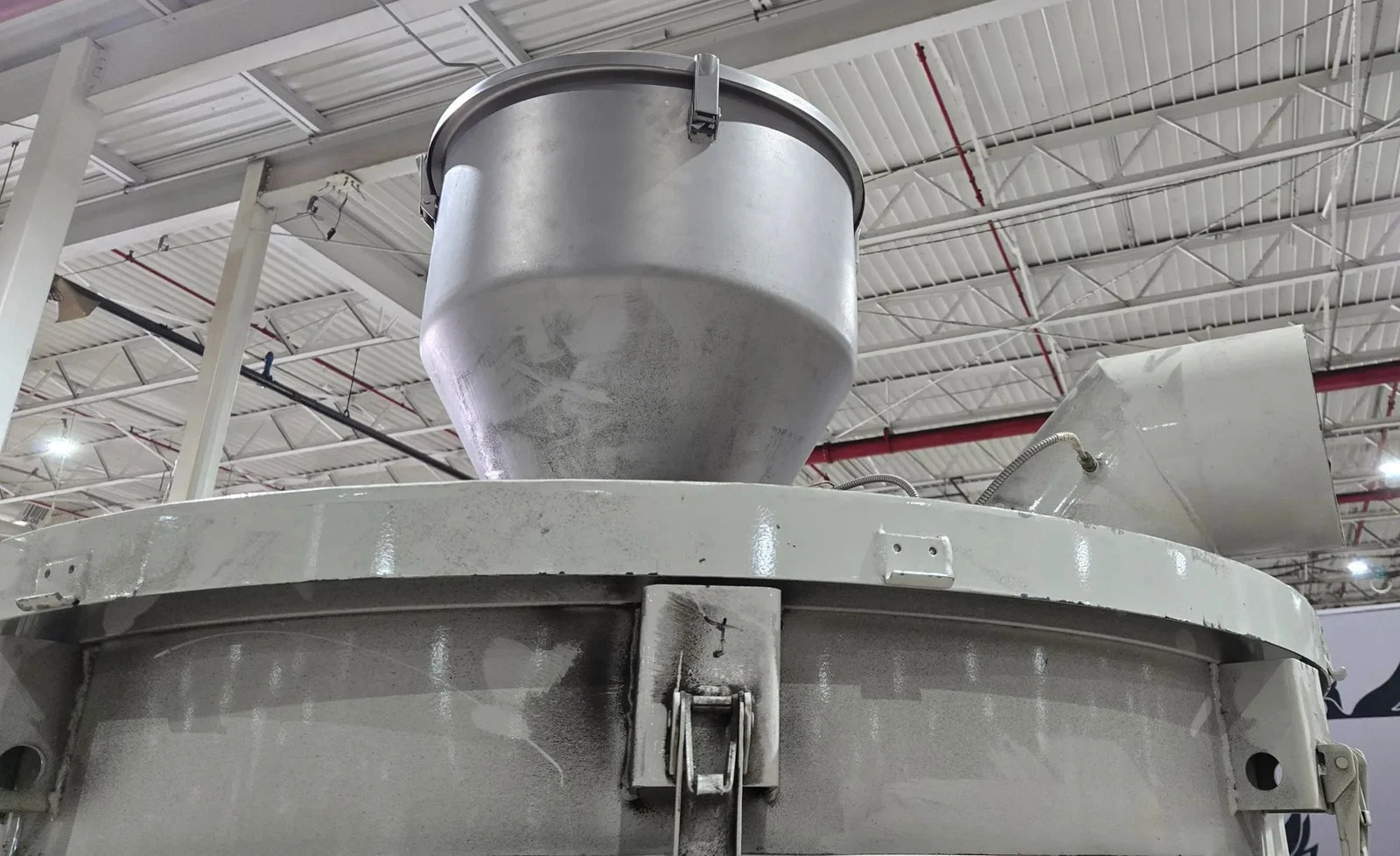 UNA-DYN Insulated Material Hopper USED - Image 10