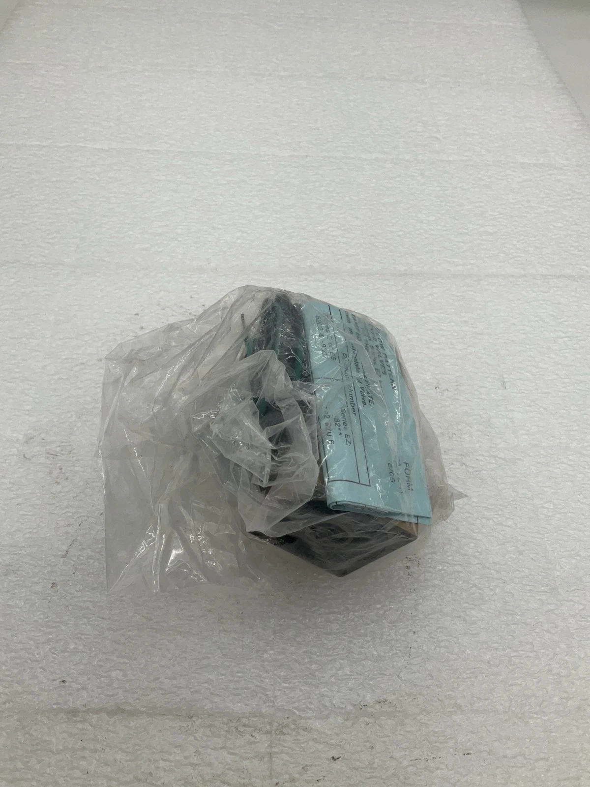 VERSA ESM-3011-44-XX-A120 Three-Way Solenoid Valve NEW - Image 4