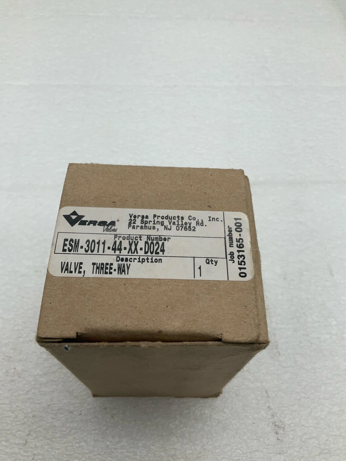 VERSA ESM-3011-44-XX-D024 Three-Way Solenoid Valve NEW - Image 2
