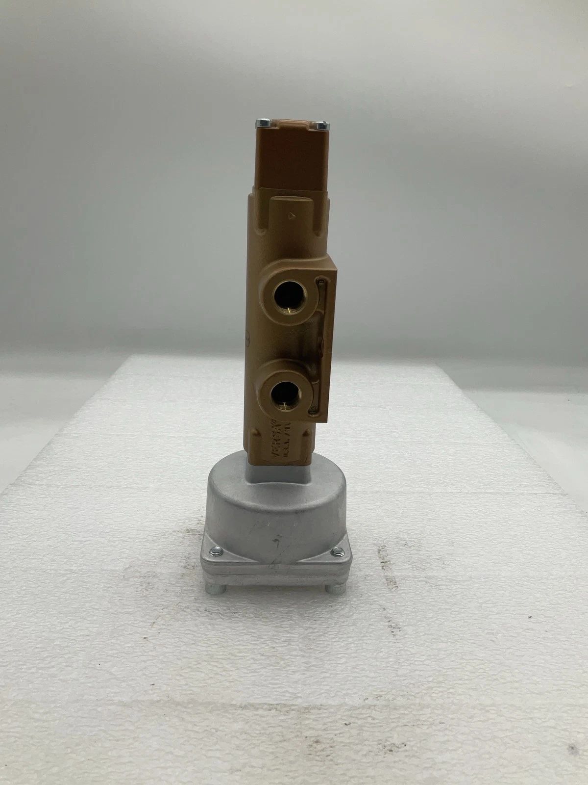 VERSA VSW-4402-31 Four-Way Pneumatic Valve NEW - Image 3