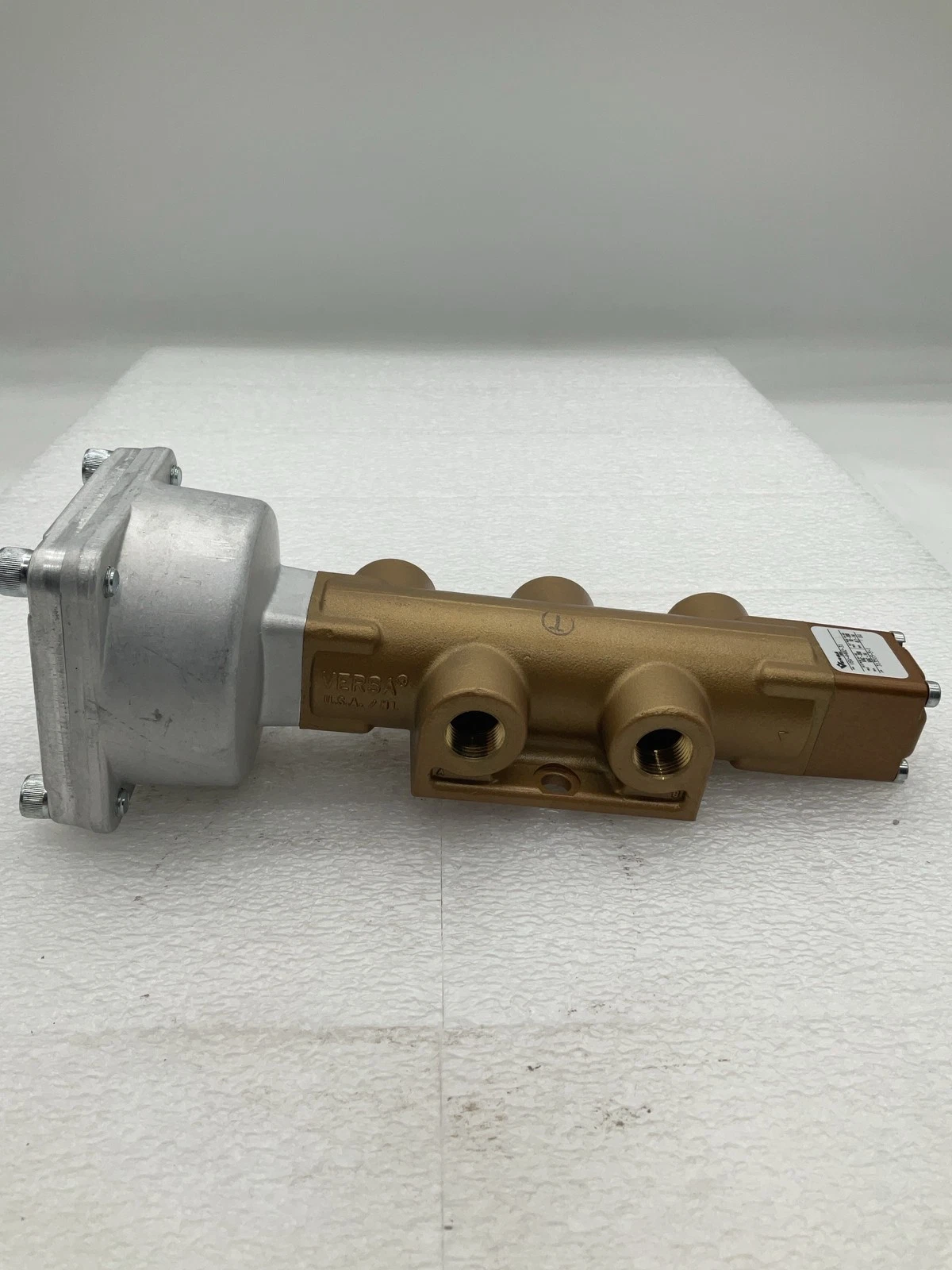 VERSA VSW-4402-31 Four-Way Pneumatic Valve NEW - Image 4