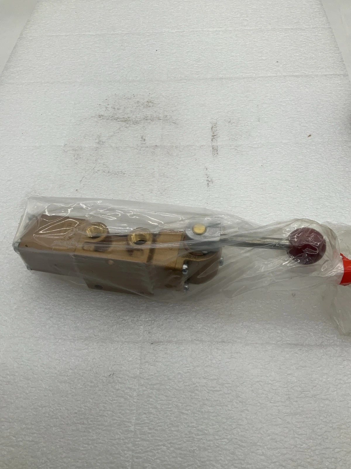 VERSA VHS-5302 Five-Way Pneumatic Valve NEW - Image 3
