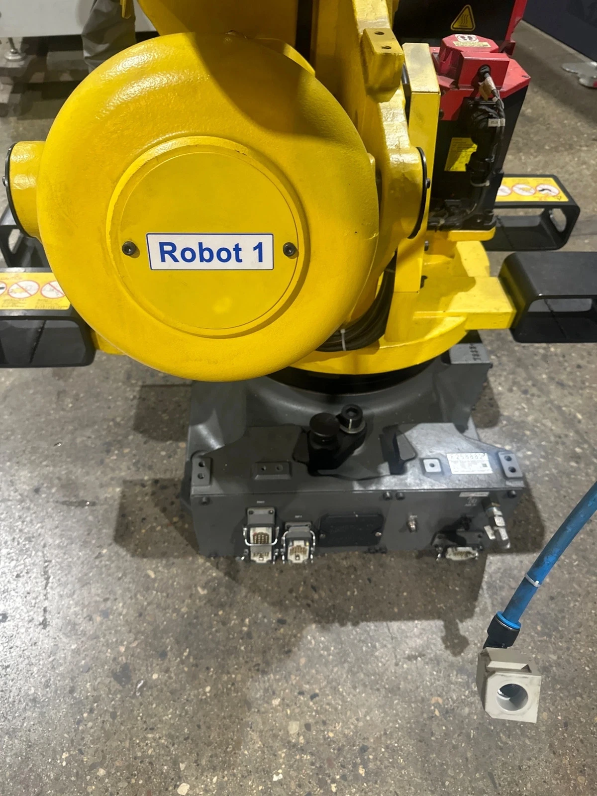 FANUC R-2000IC/165F INDUSTRIAL ROBOT WITH R-30IB CONTROLLER USED - Image 6