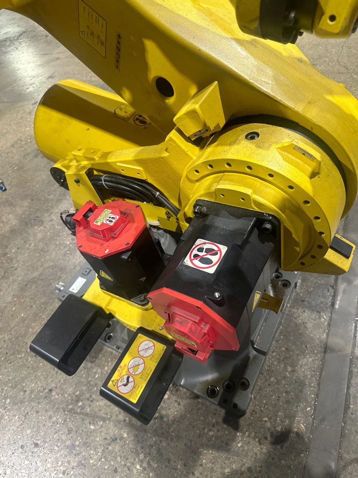 FANUC R-2000IC/165F INDUSTRIAL ROBOT WITH R-30IB CONTROLLER USED - Image 9
