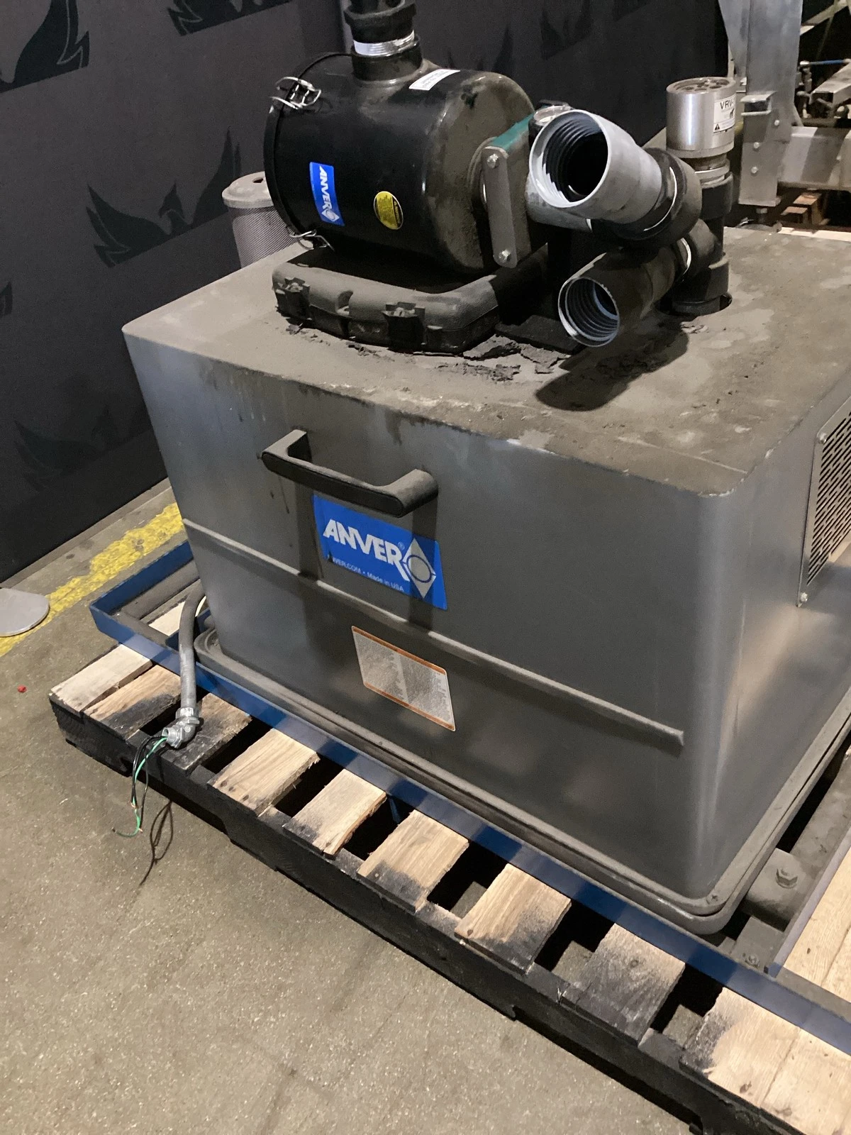 ANVER VB9HV-S Vacuum Generation System With SDE-9 Sound Deadening Enclosure USED - Image 2